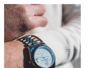 Understanding Who Chooses Mechanical Automatic Watches for Men vs Mens Stainless Steel Watches